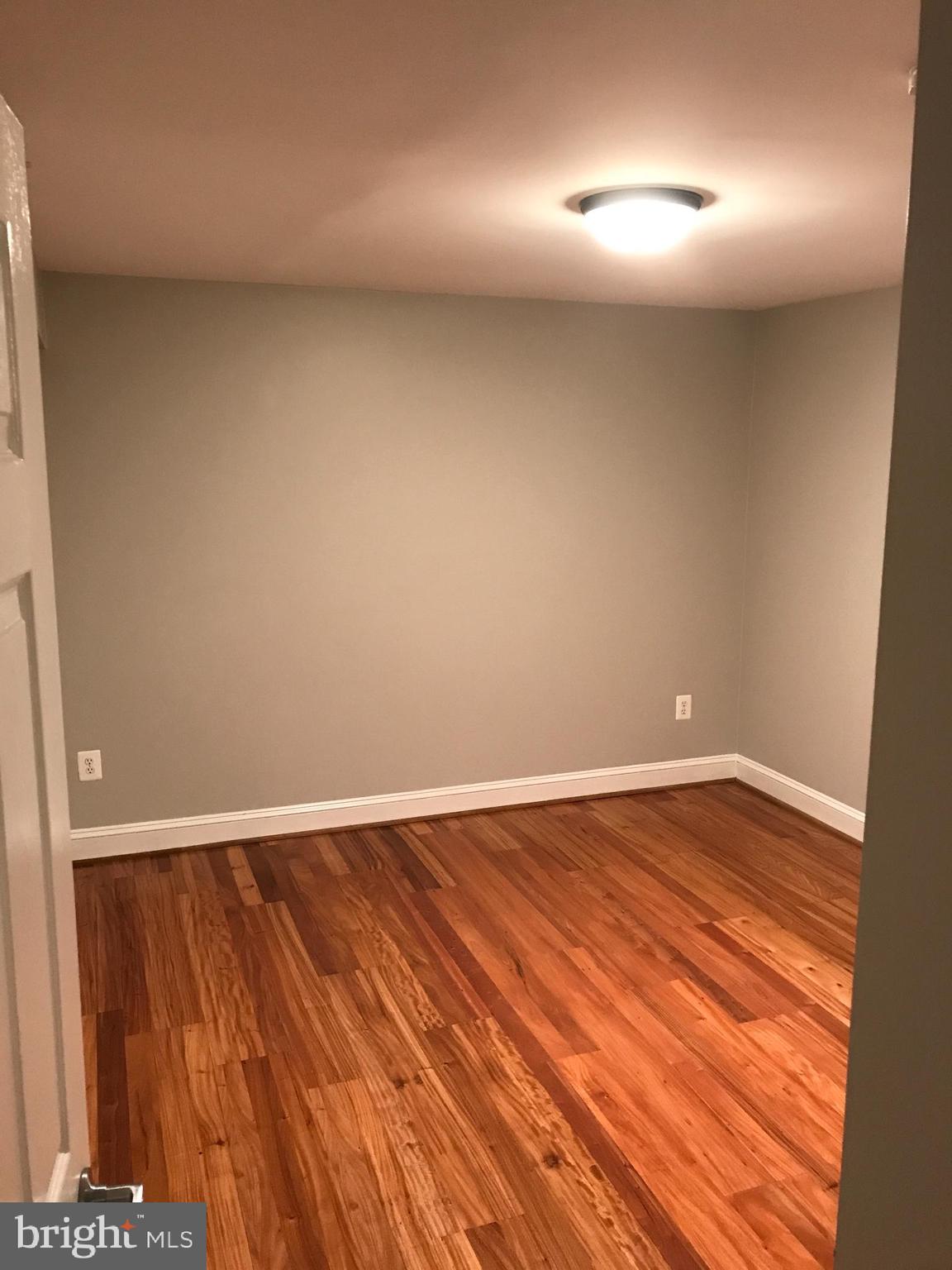 THE OAKS MAIN STREET LAUREL - Residential Lease