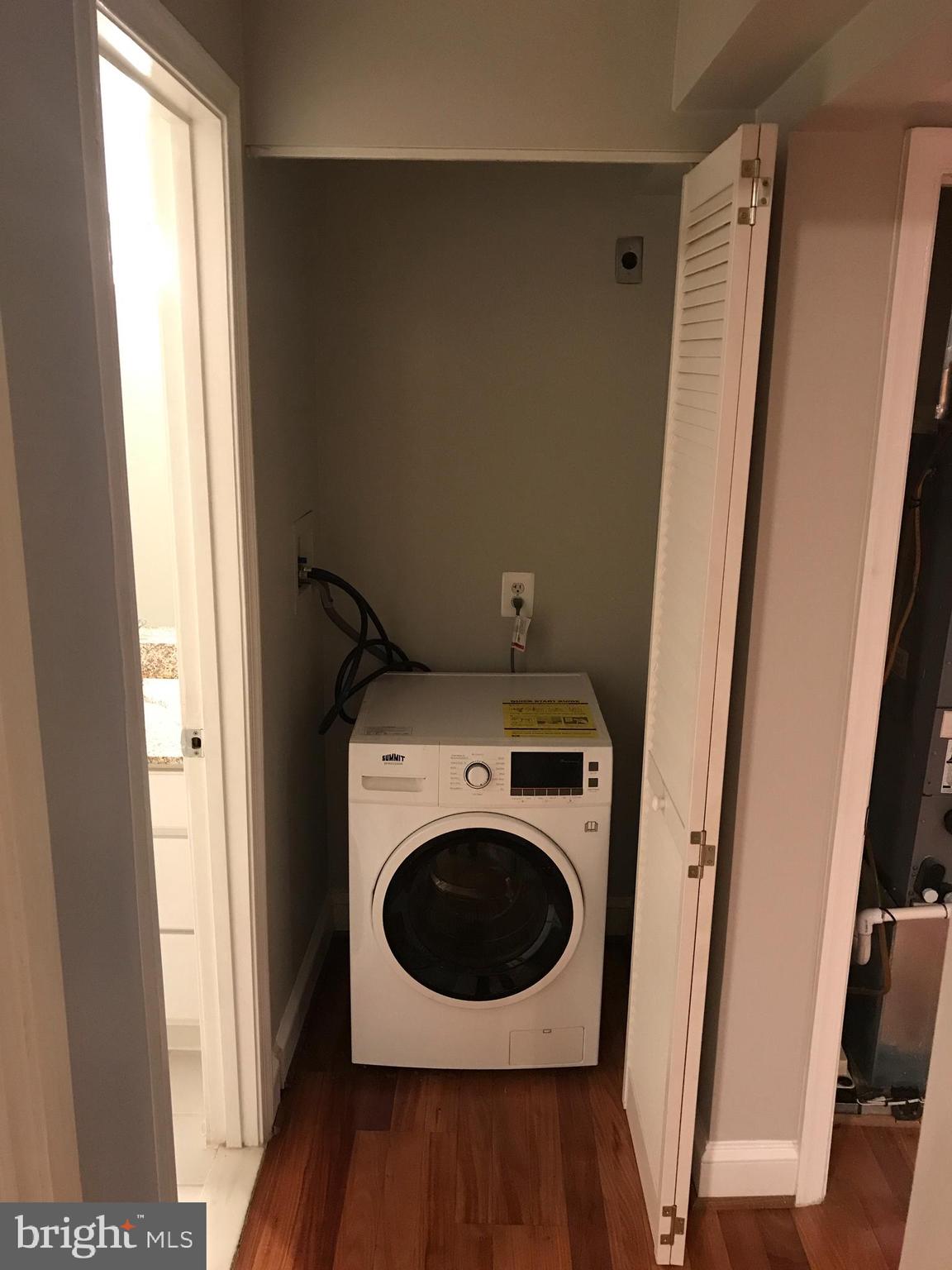 THE OAKS MAIN STREET LAUREL - Residential Lease