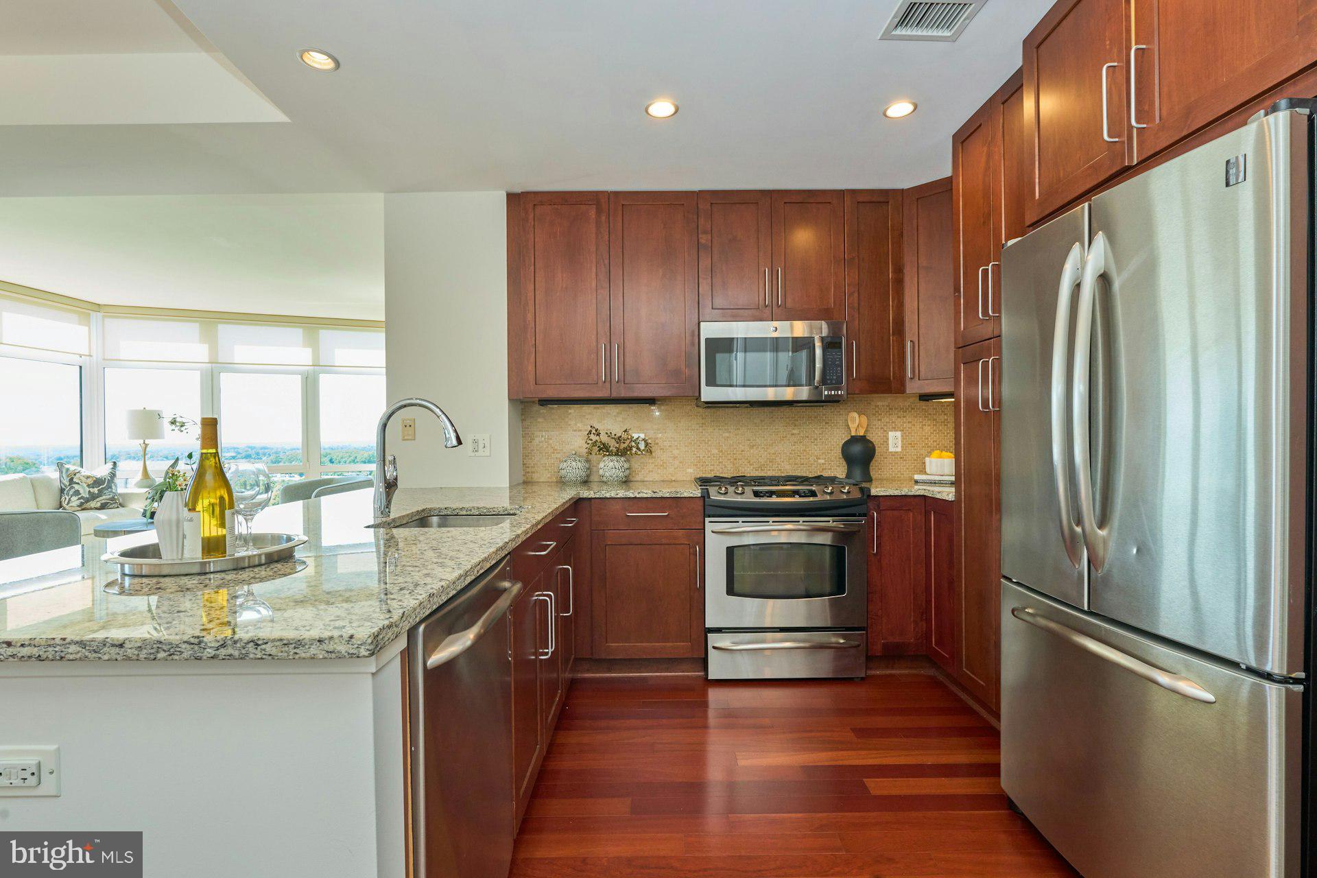 ONE PARK CREST - Residential