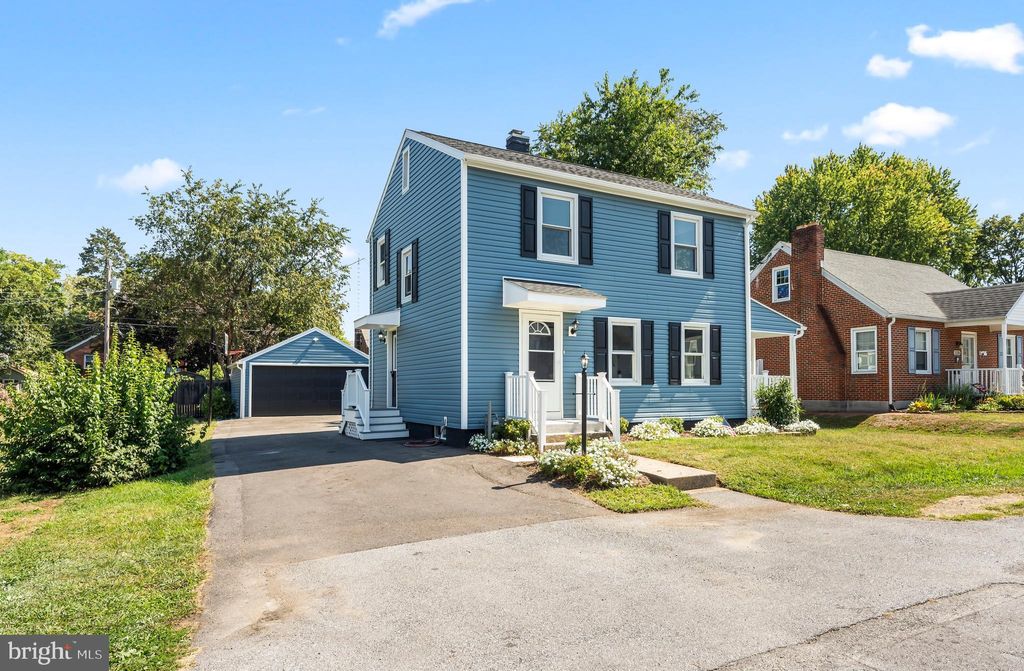Photo of 11217 Hollywood Road, HAGERSTOWN, MD 21740 (MLS # MDWA2031648)