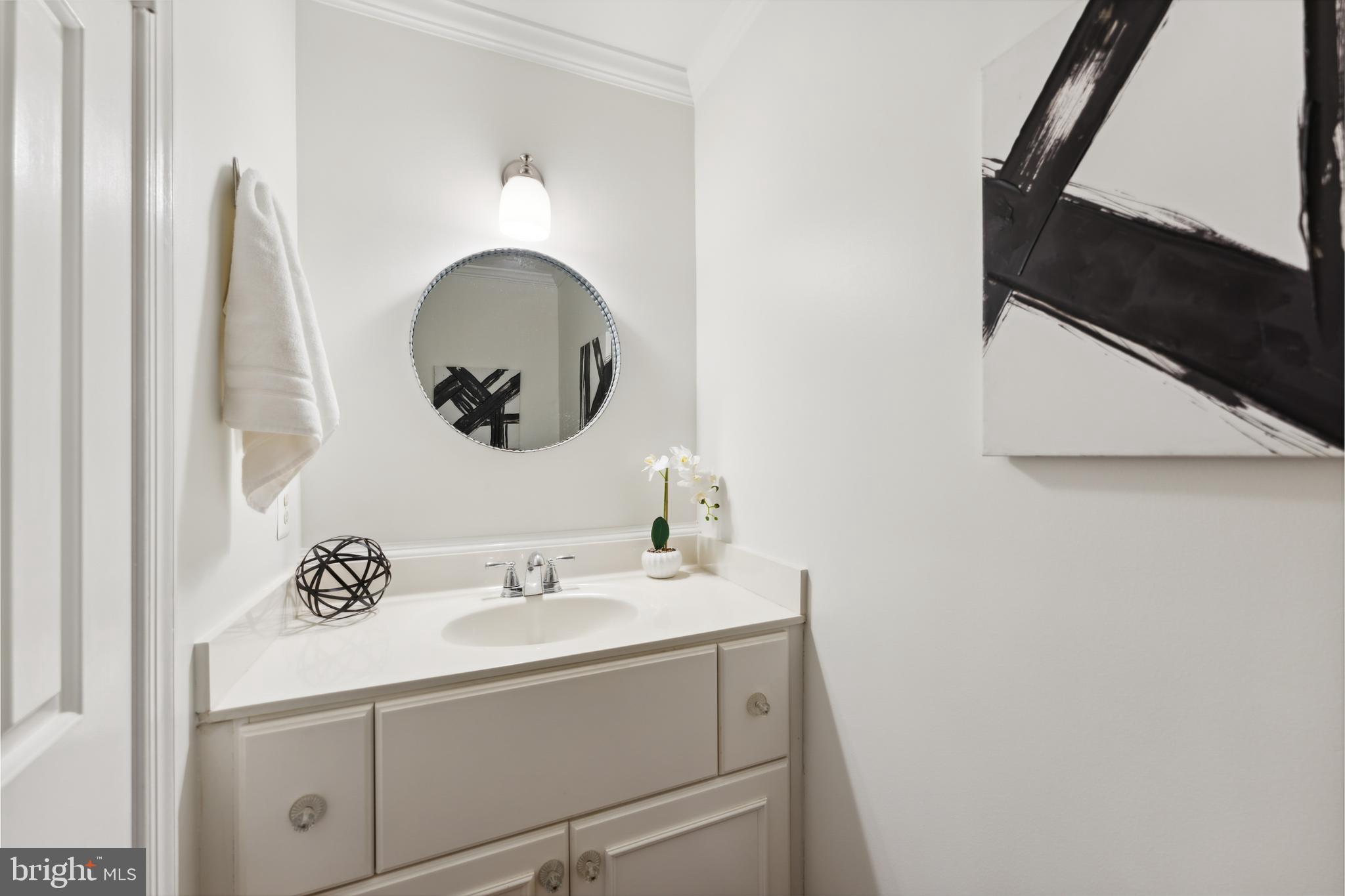 MC LEAN COURT - Residential