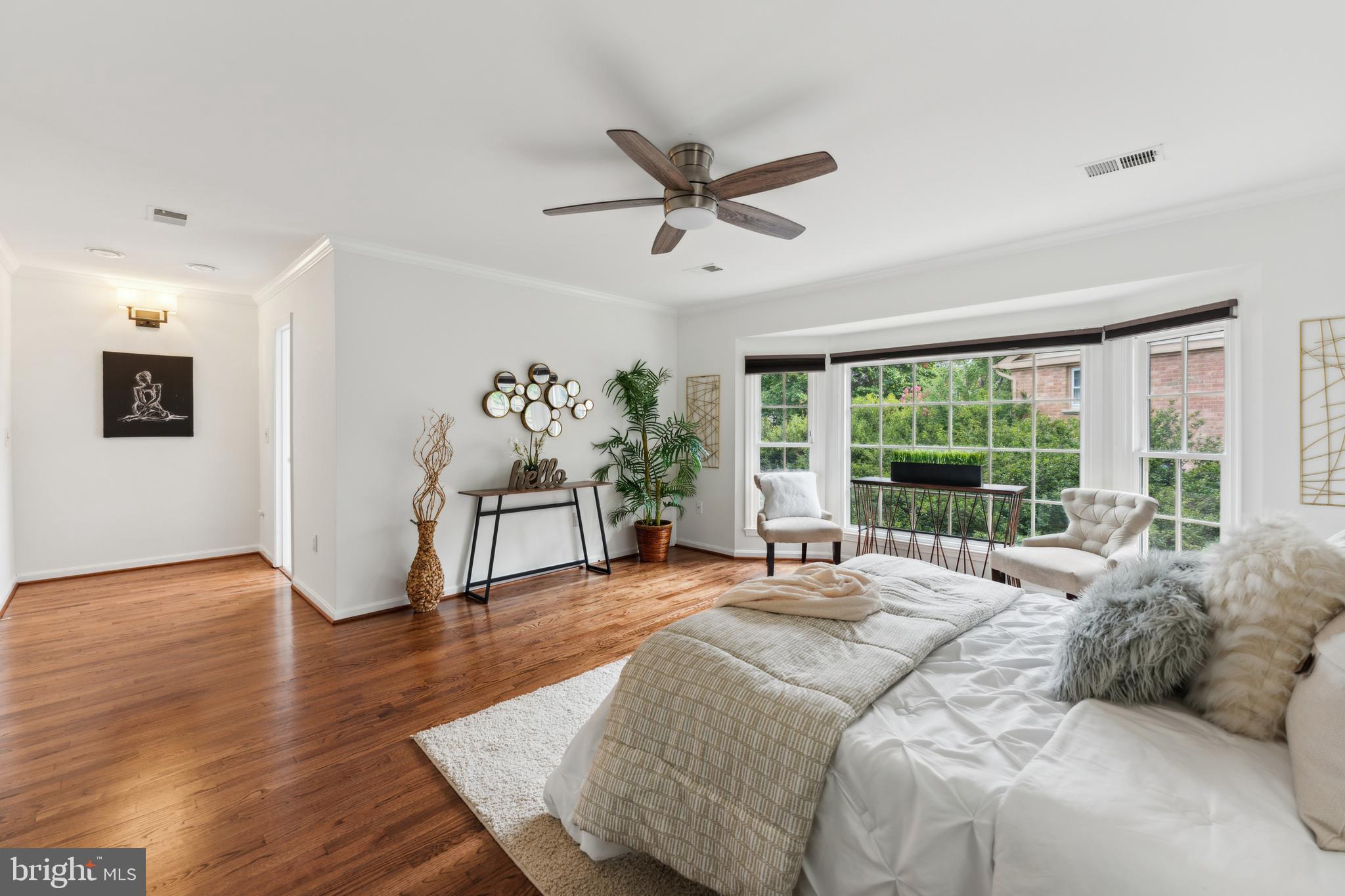 MC LEAN COURT - Residential