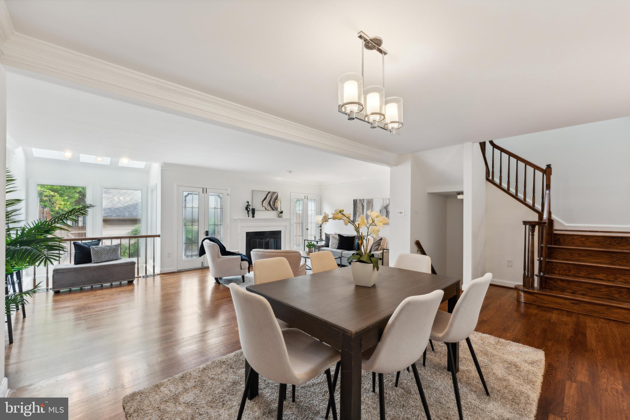 MC LEAN COURT - Residential