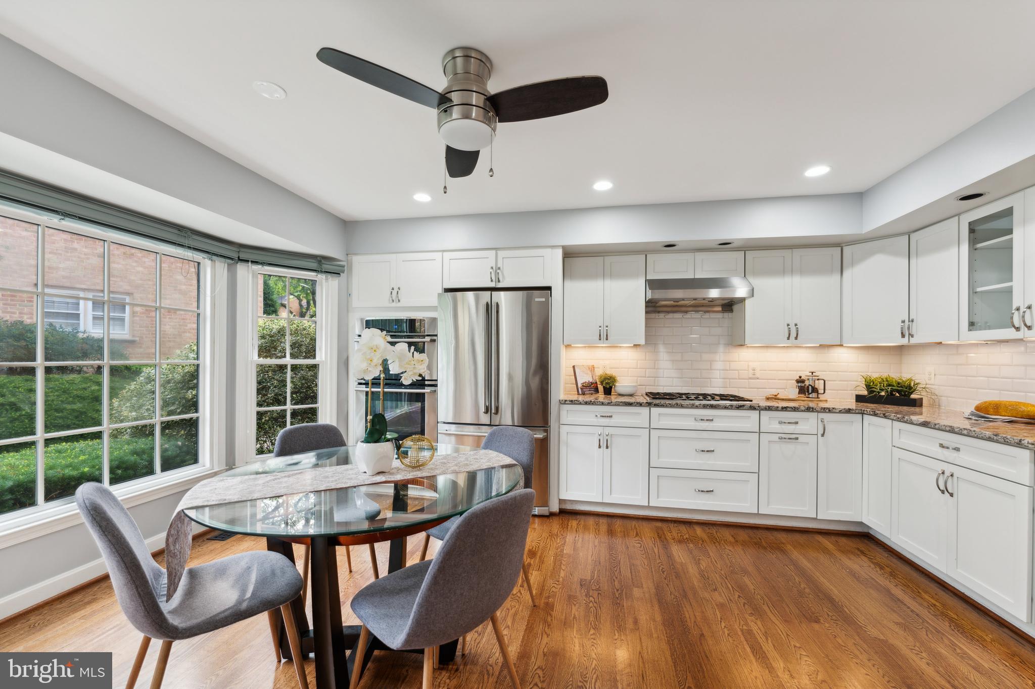 MC LEAN COURT - Residential