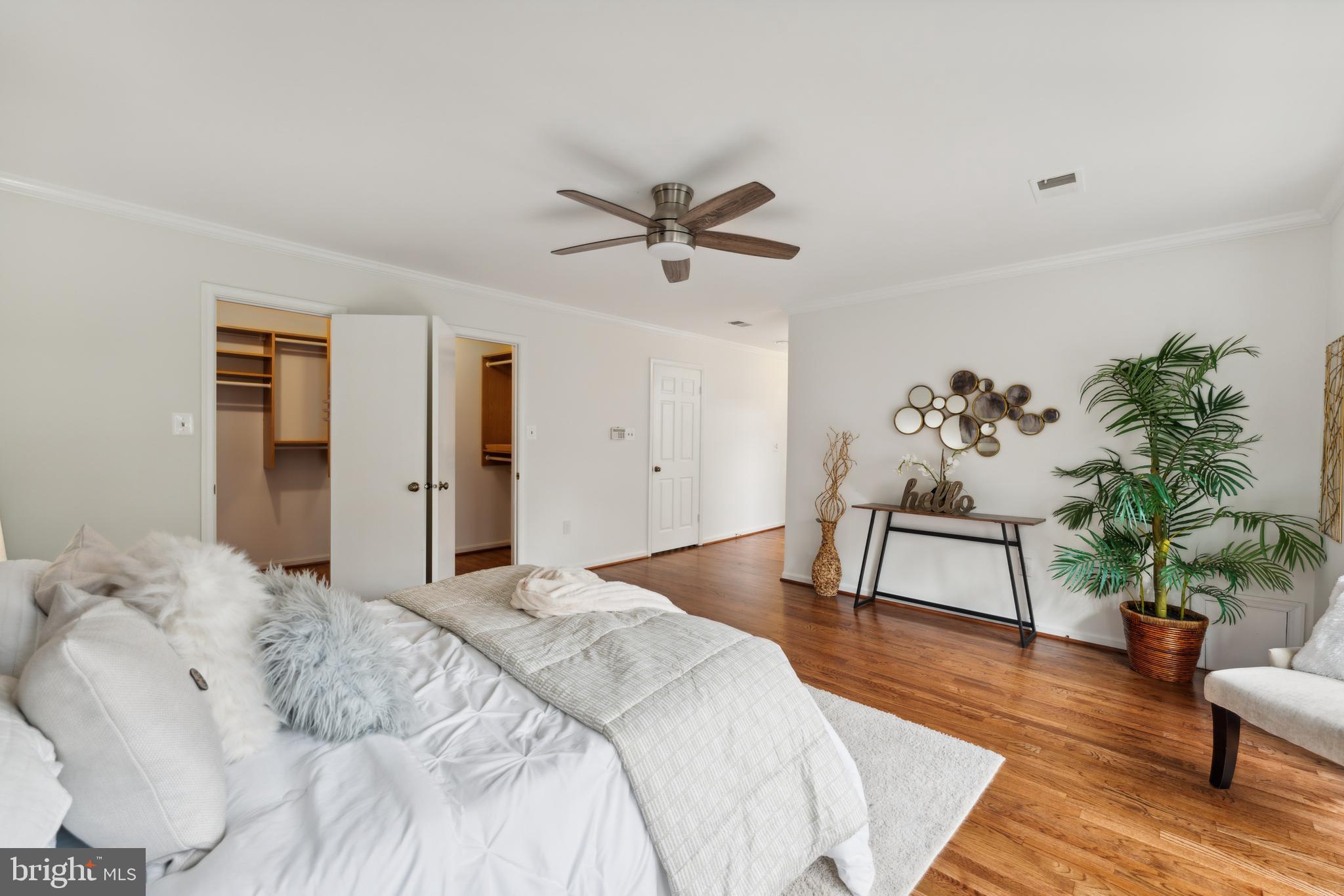 MC LEAN COURT - Residential