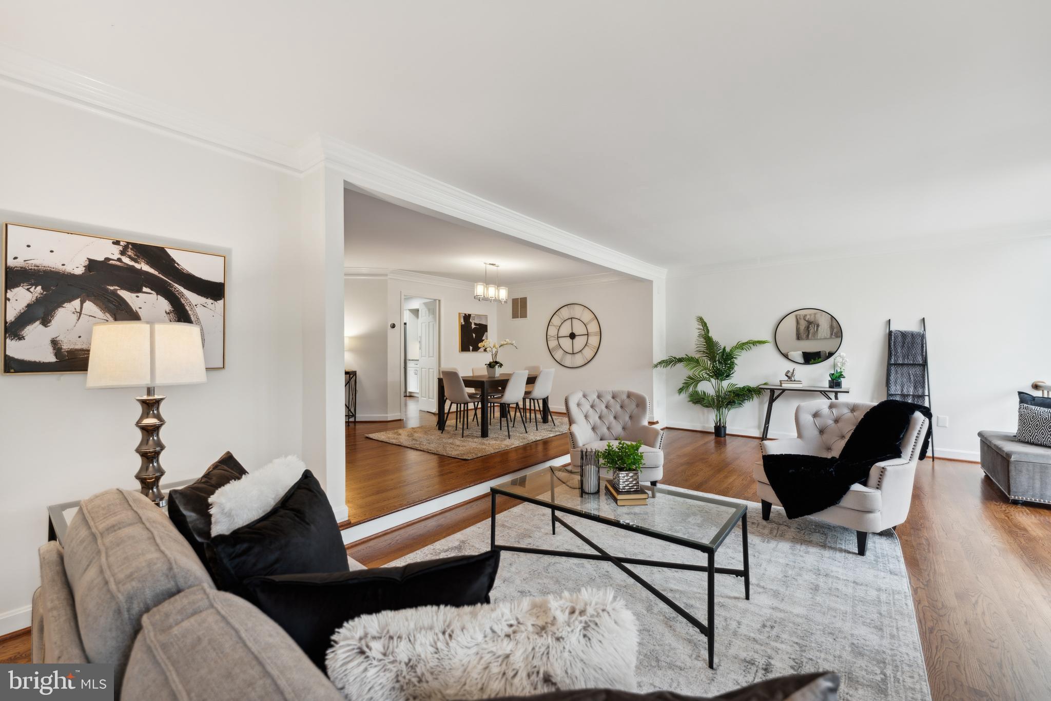 MC LEAN COURT - Residential