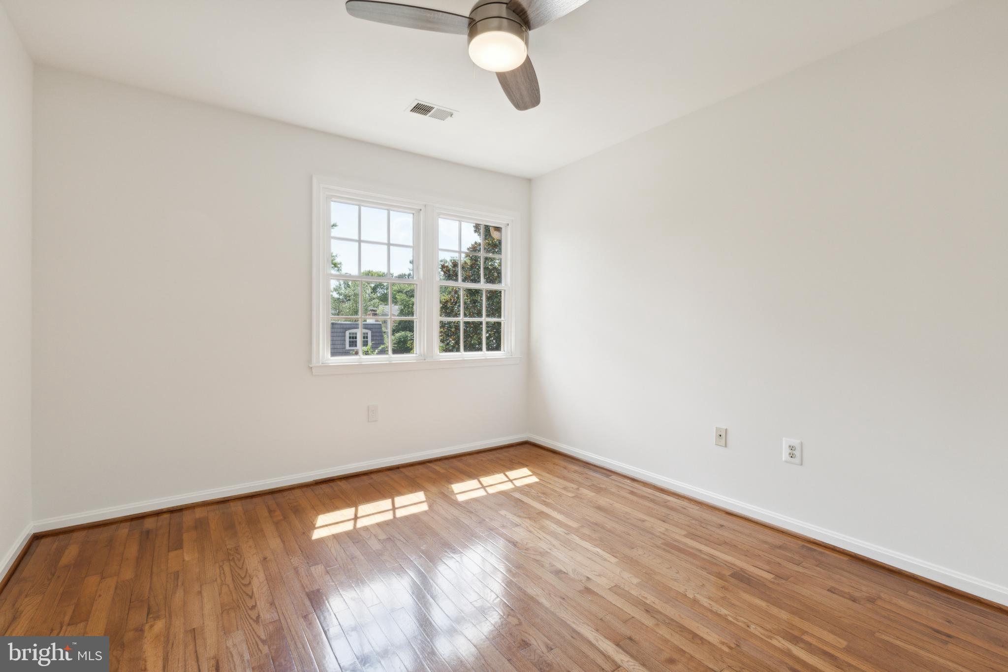 MC LEAN COURT - Residential