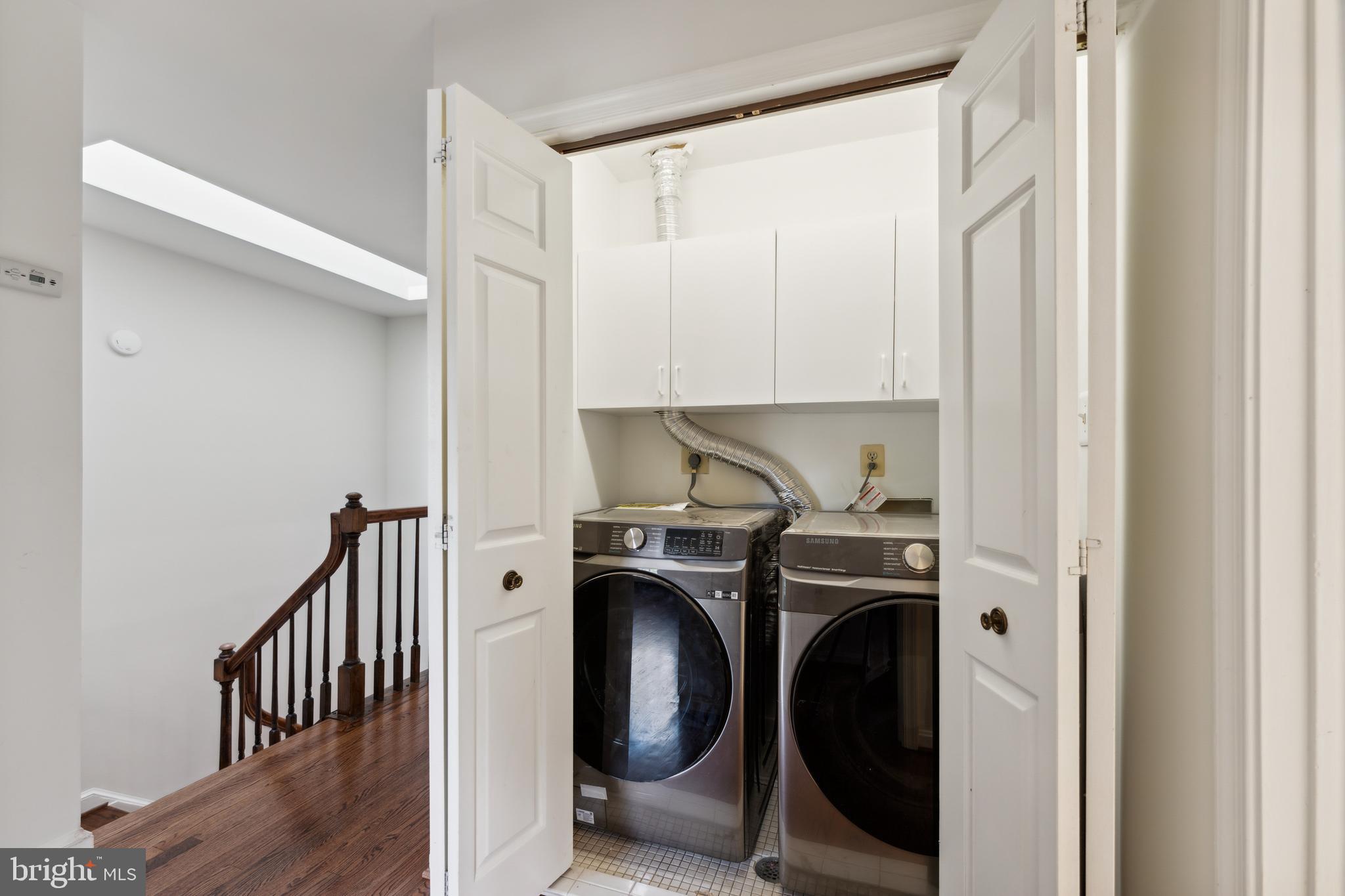 MC LEAN COURT - Residential