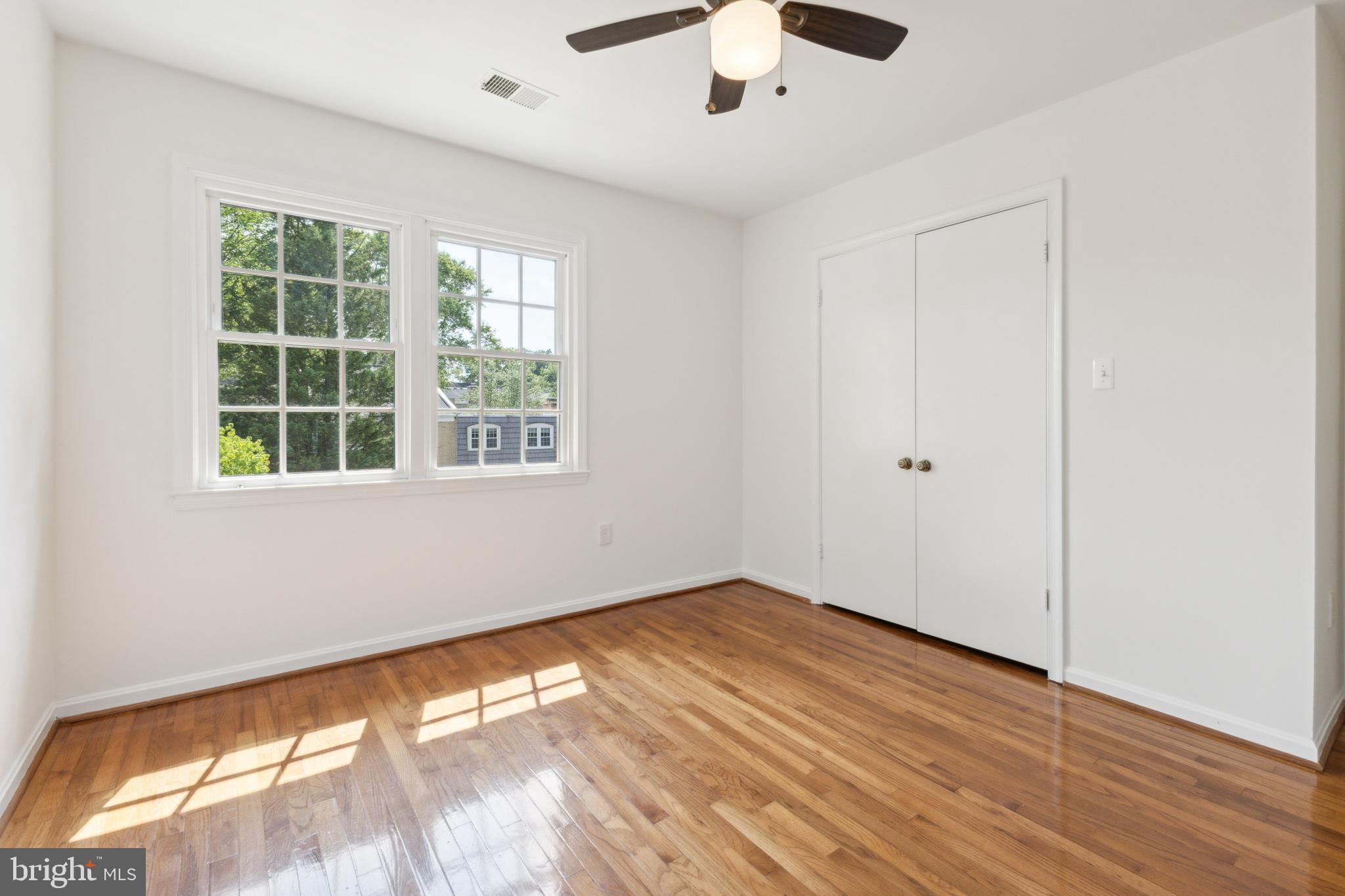 MC LEAN COURT - Residential