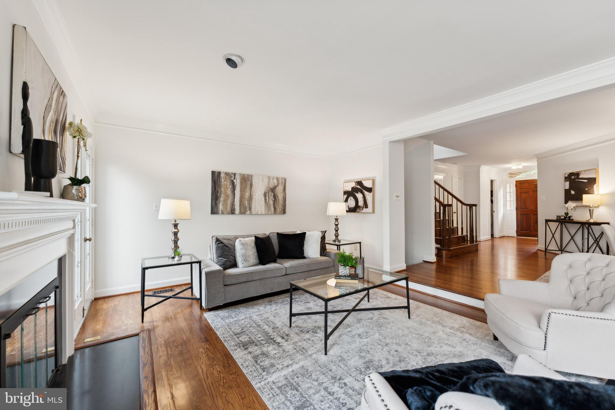 MC LEAN COURT - Residential