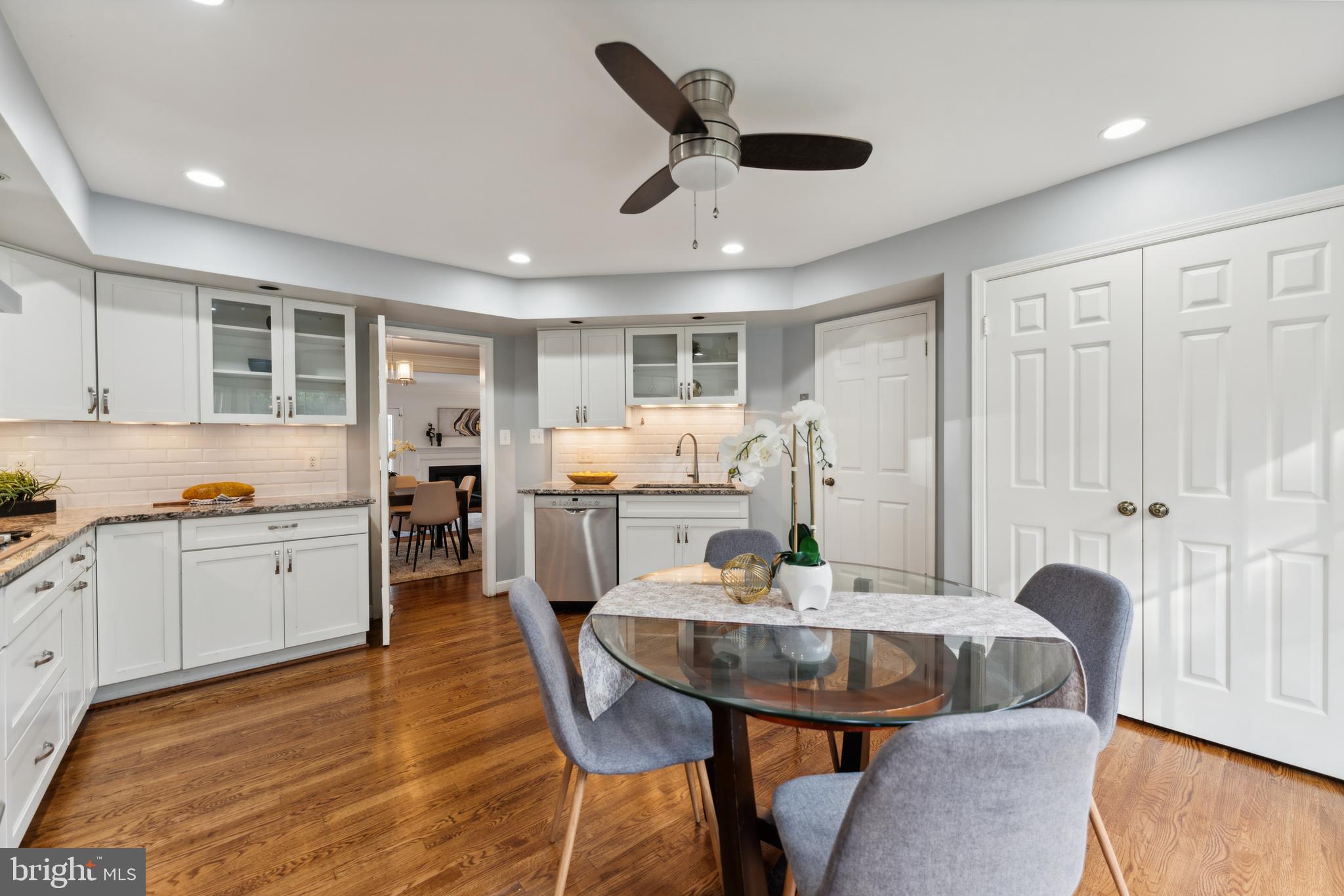 MC LEAN COURT - Residential