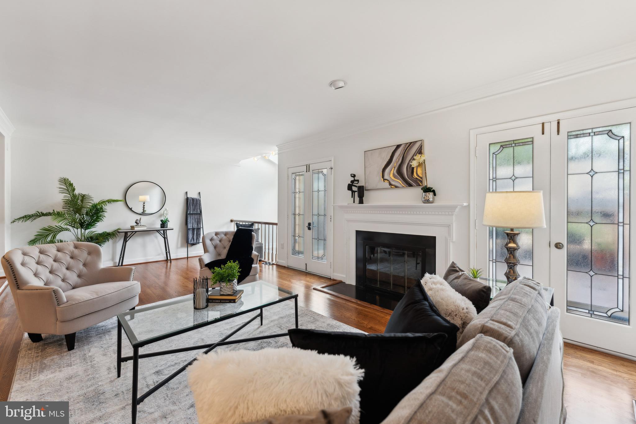 MC LEAN COURT - Residential