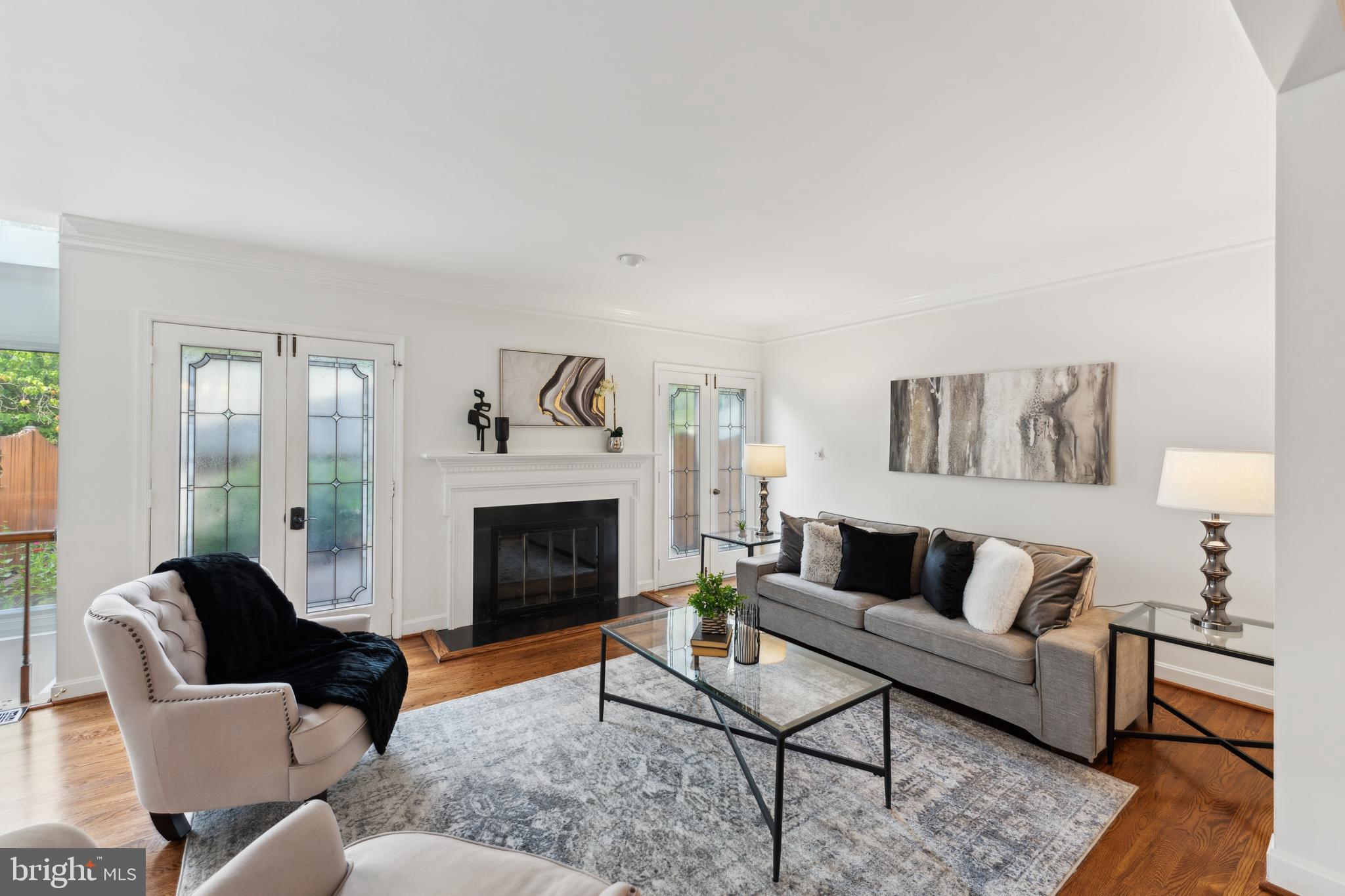 MC LEAN COURT - Residential