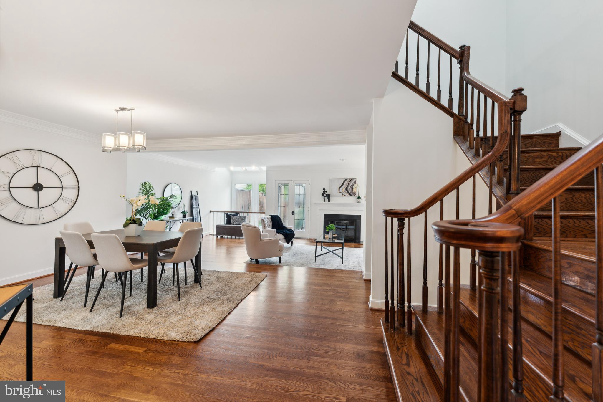 MC LEAN COURT - Residential