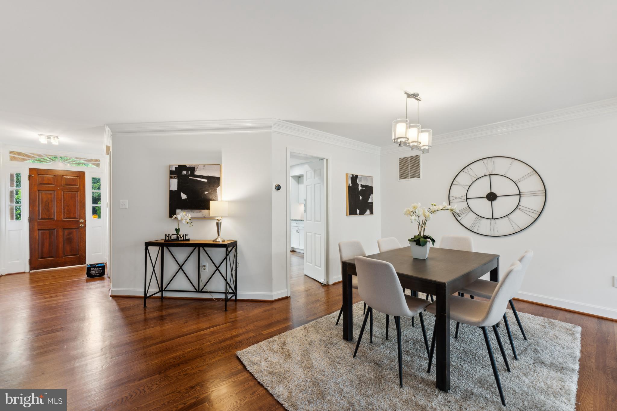 MC LEAN COURT - Residential