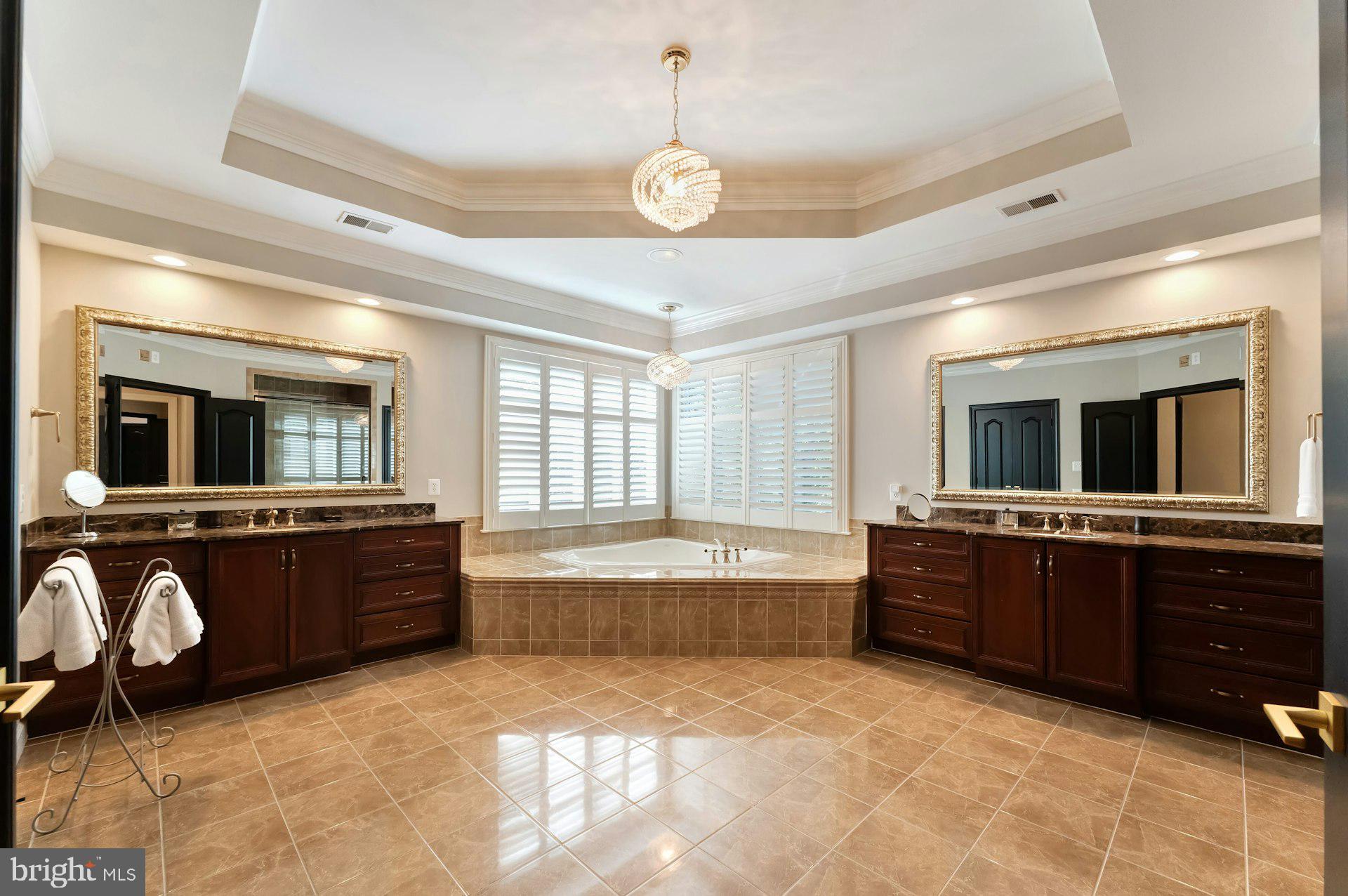 RIVER CREEK - Residential