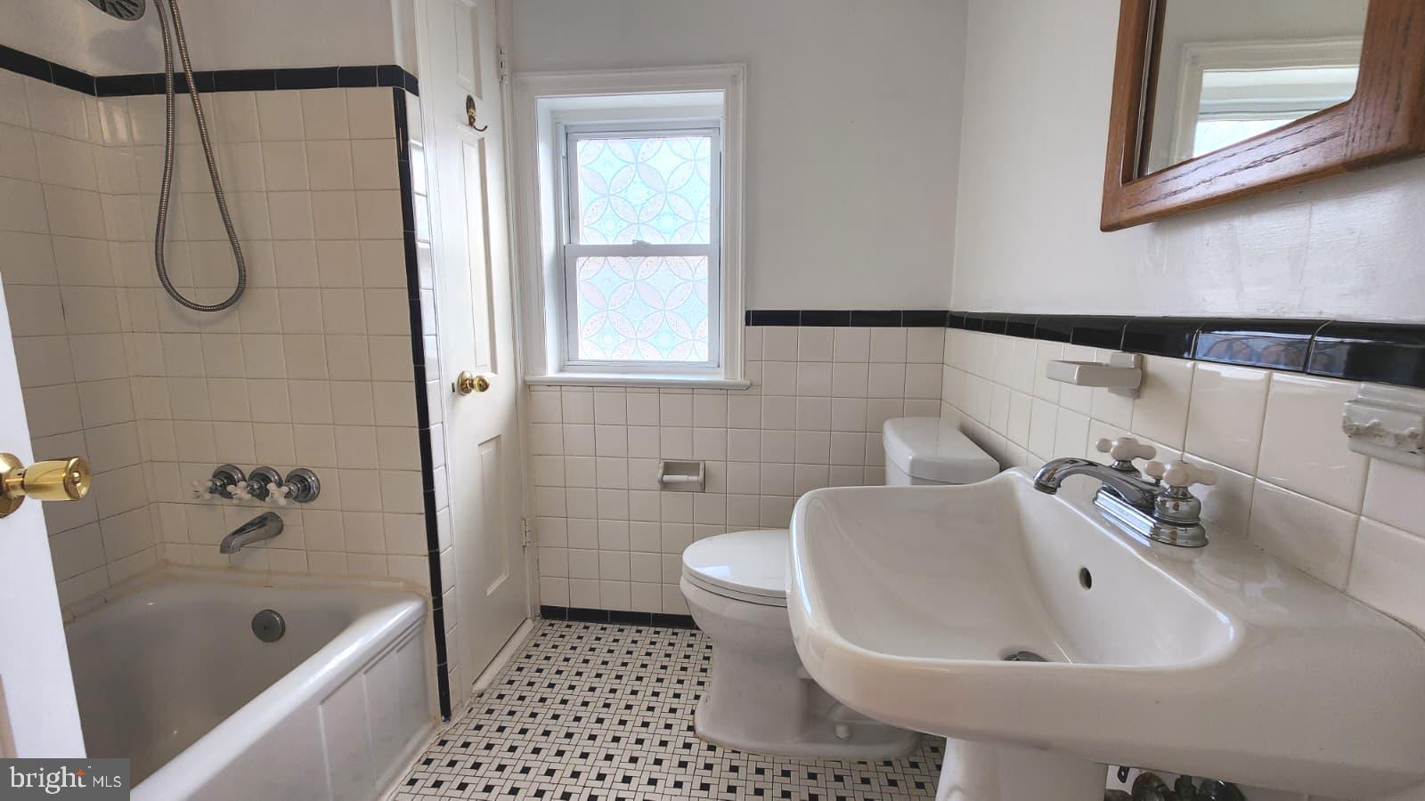 HILLWOOD - Residential Lease