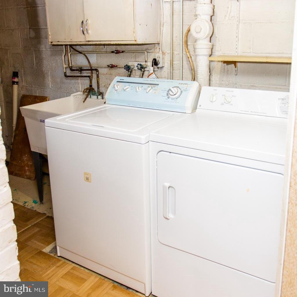 HILLWOOD - Residential Lease