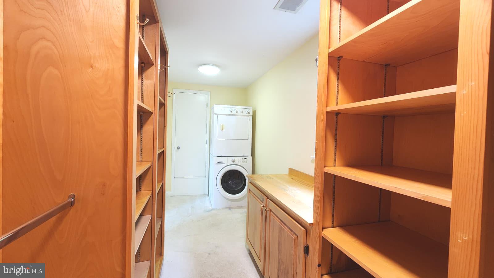 HILLWOOD - Residential Lease