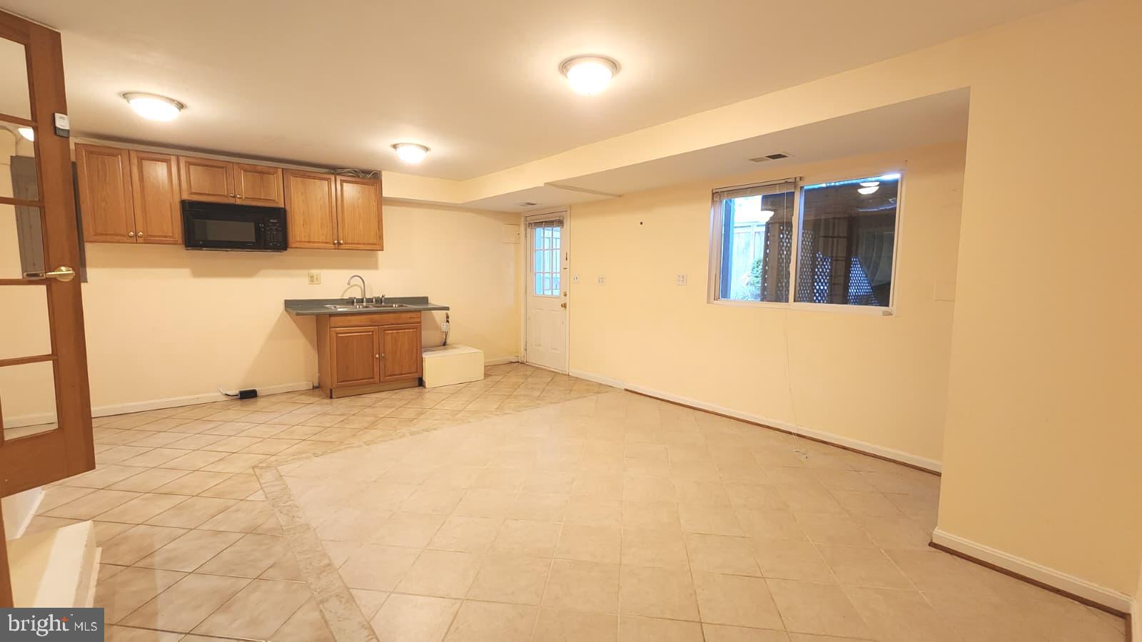 HILLWOOD - Residential Lease