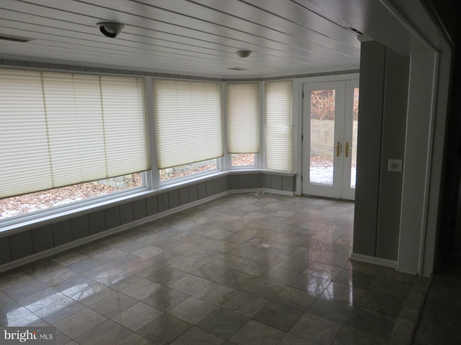 ROCK CREEK KNOLLS - Residential