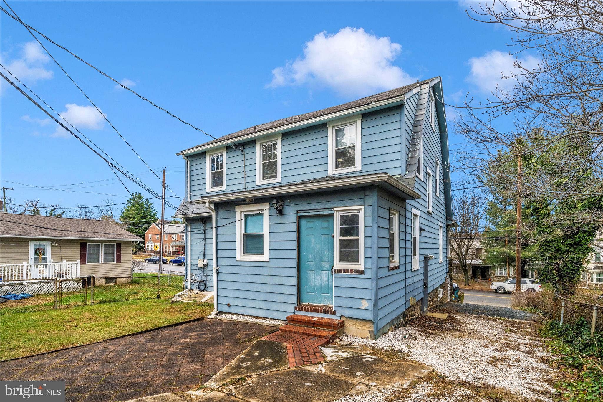 Main image without alt text