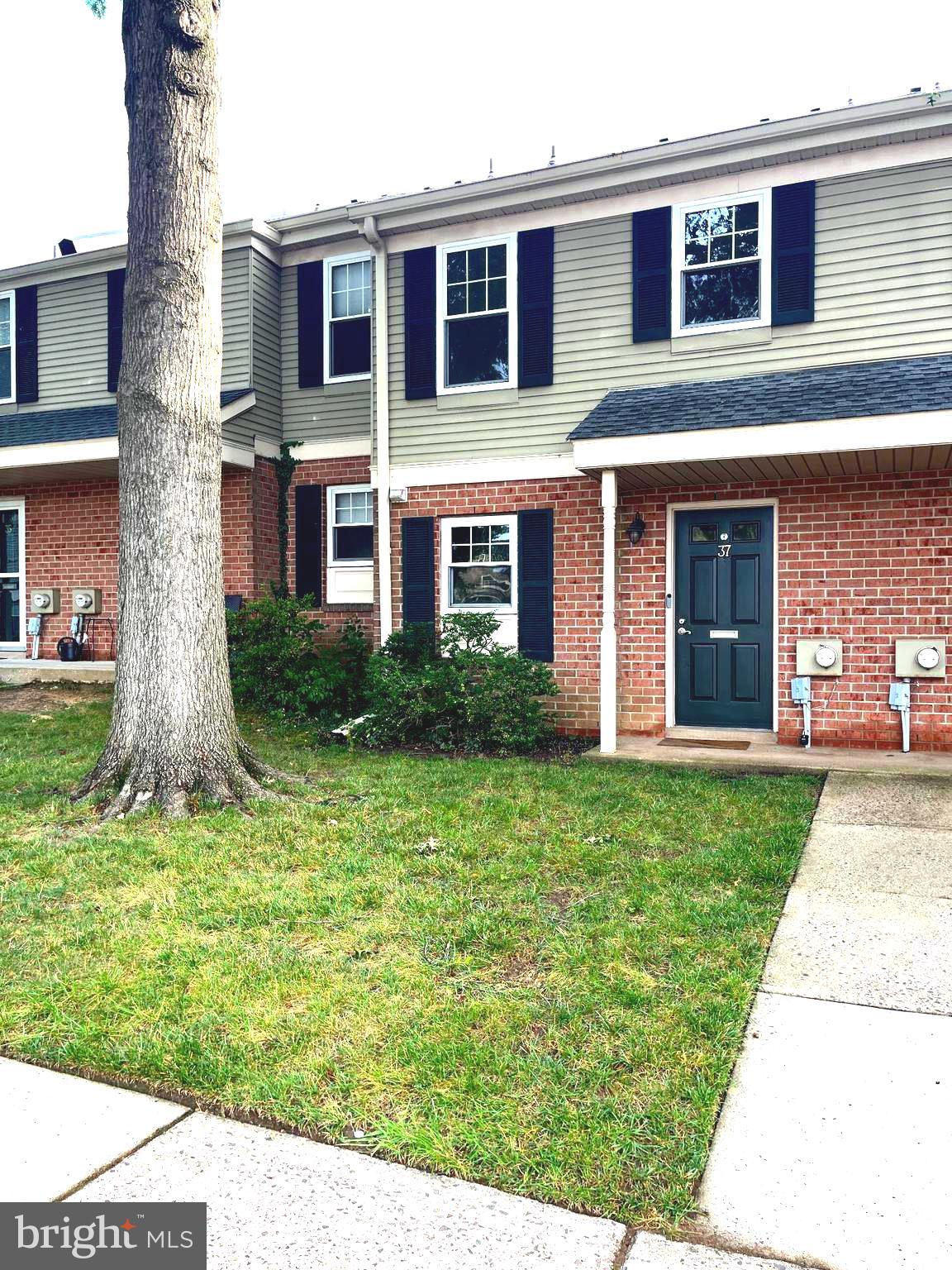 Welcome to easy living in the desirable Oxford of Blue Bell community, located in the award-winning Wissahickon School District! This well-maintained 2-bedroom, 1.5-bath home offers a bright, functional layout with freshly painted walls and NEW carpet!
Step into a light-filled kitchen featuring stainless steel appliances and brand new refrigerator, hardwood flooring throughout the first floor, and an eat-in area with bar seating—perfect for casual meals or entertaining. The kitchen opens into a spacious living room, where a sliding glass door leads to your private patio—an ideal spot for enjoying your morning coffee or unwinding in the evening.
Upstairs, you’ll find a generously sized primary bedroom with two closets and direct access to the full bath, which includes a double vanity and tub/shower combo. The second bedroom is also roomy and full of natural light, making it perfect for guests, a home office, or both. NEW carpets on the second floor and freshly painted throughout.
Additional highlights include an in-unit washer and dryer, plenty of storage, and access to all the fantastic amenities the Oxford of Blue Bell community has to offer—walking trails, a pool, fitness center, tennis courts, and more.
Oxford of Blue Bell is conveniently located near shopping, I-476, and the PA Turnpike. Tenant responsible for electric, sewer, water, and cable/internet. 1st, last month's rent, & security deposit due at signing. Tenant screening includes income, credit and background check. Credit scores above 700 and verifiable income required.
