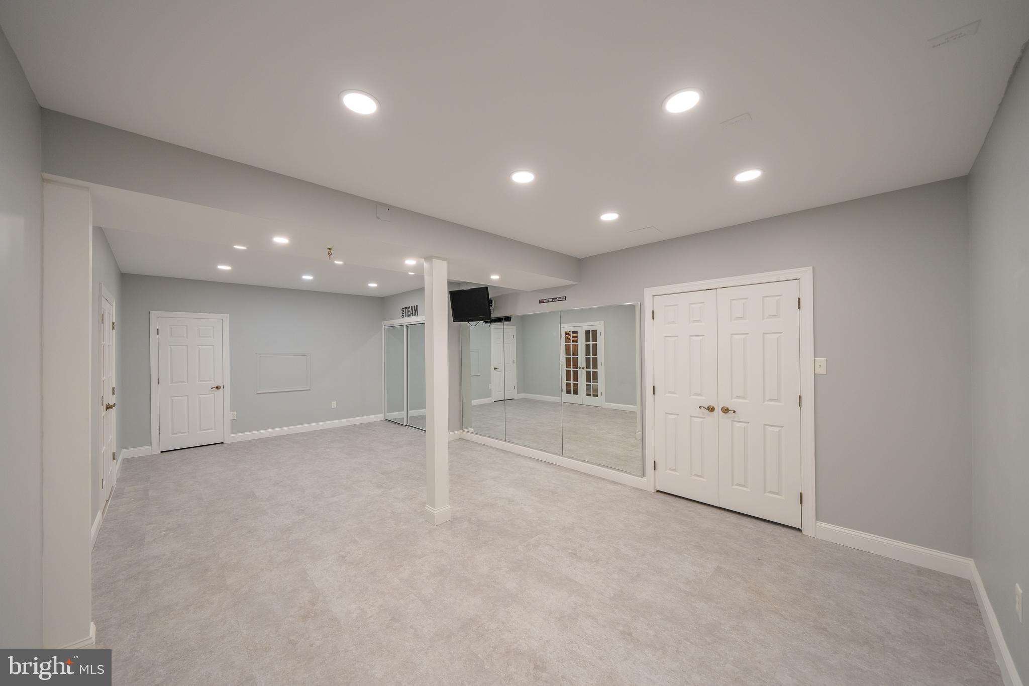 PONDVIEW - Residential