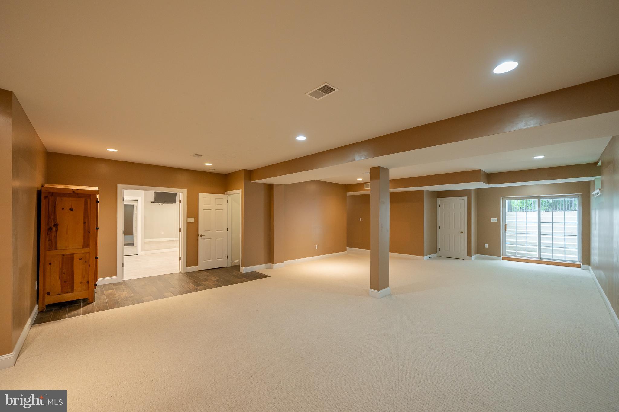 PONDVIEW - Residential