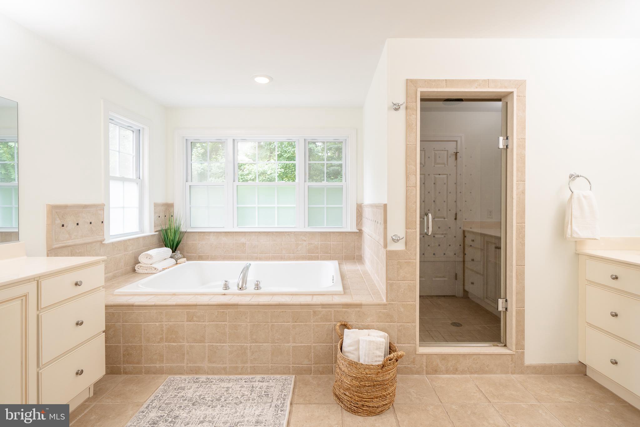 PONDVIEW - Residential