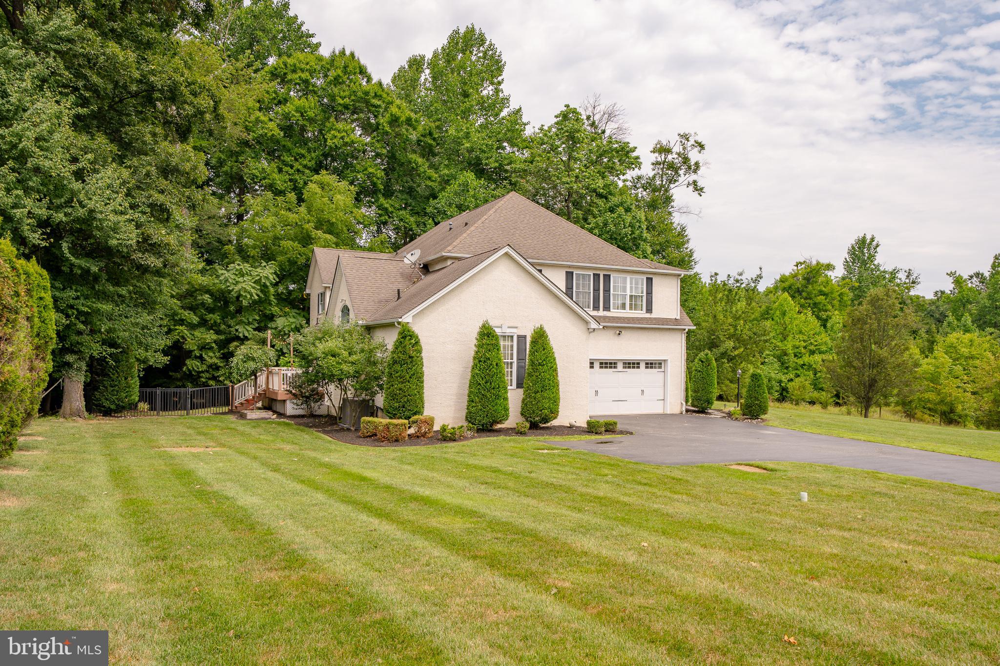 PONDVIEW - Residential