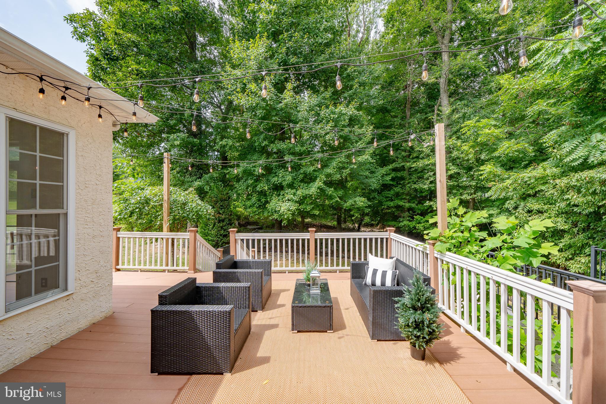 PONDVIEW - Residential