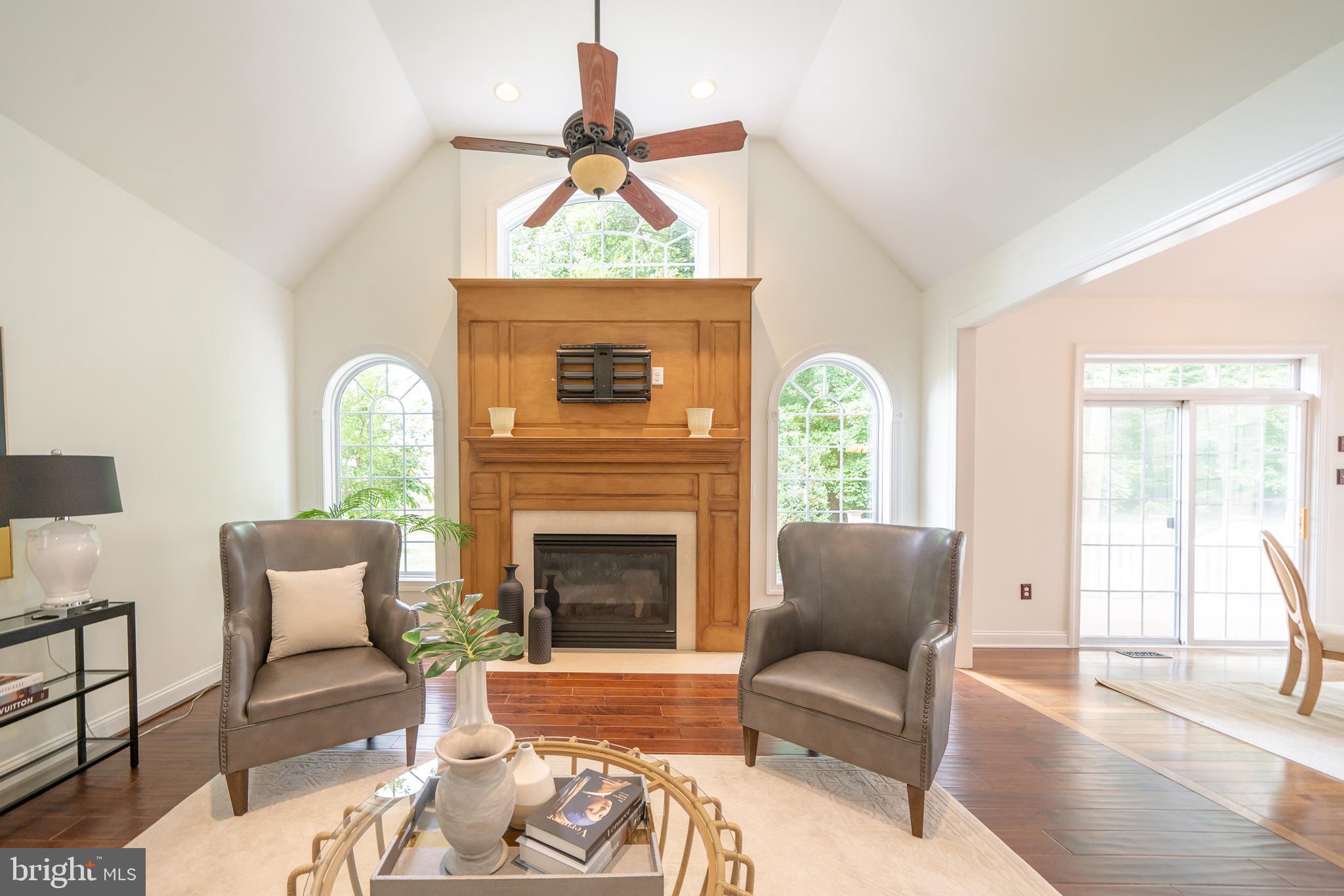 PONDVIEW - Residential