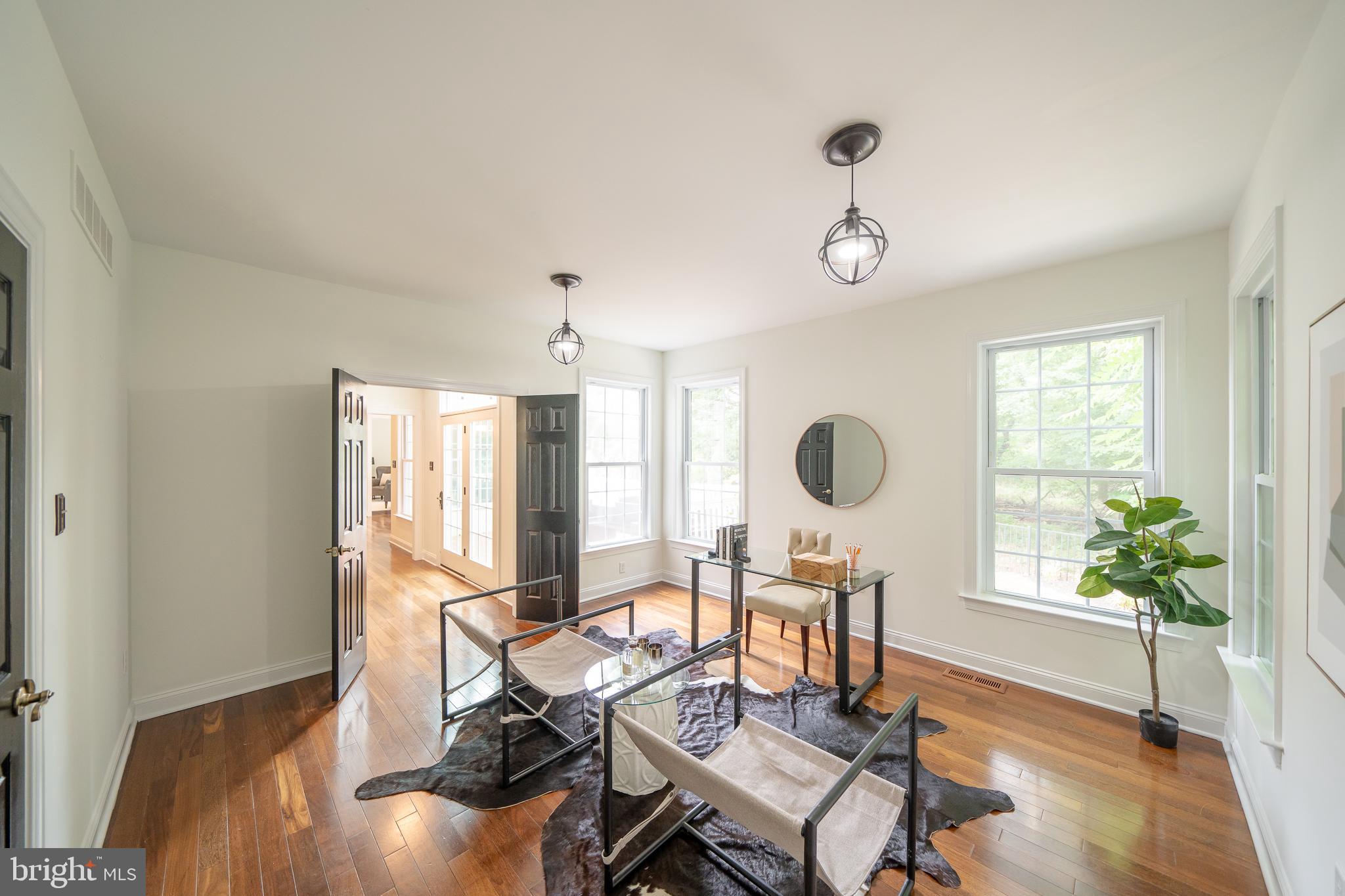 PONDVIEW - Residential