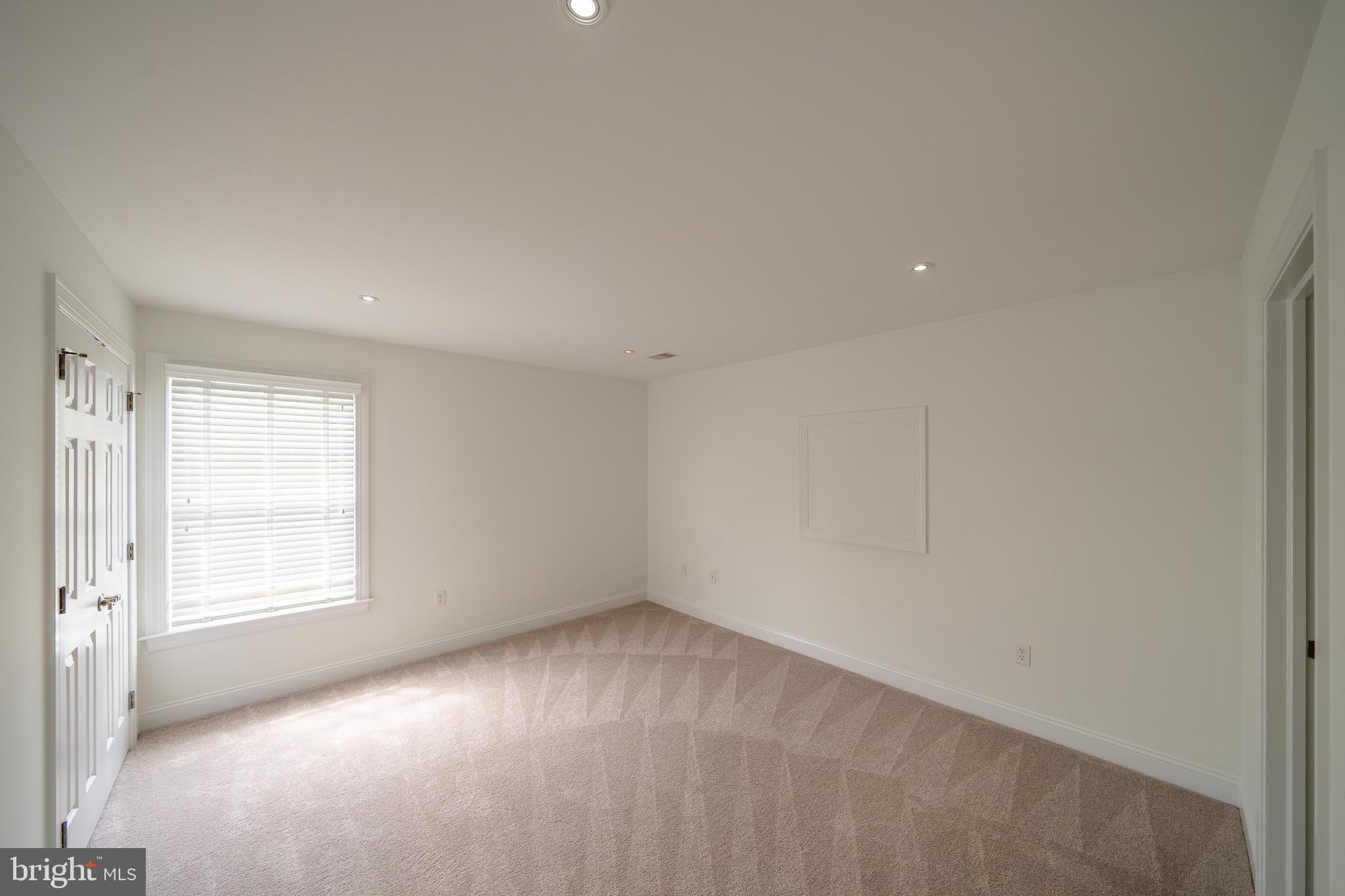 PONDVIEW - Residential