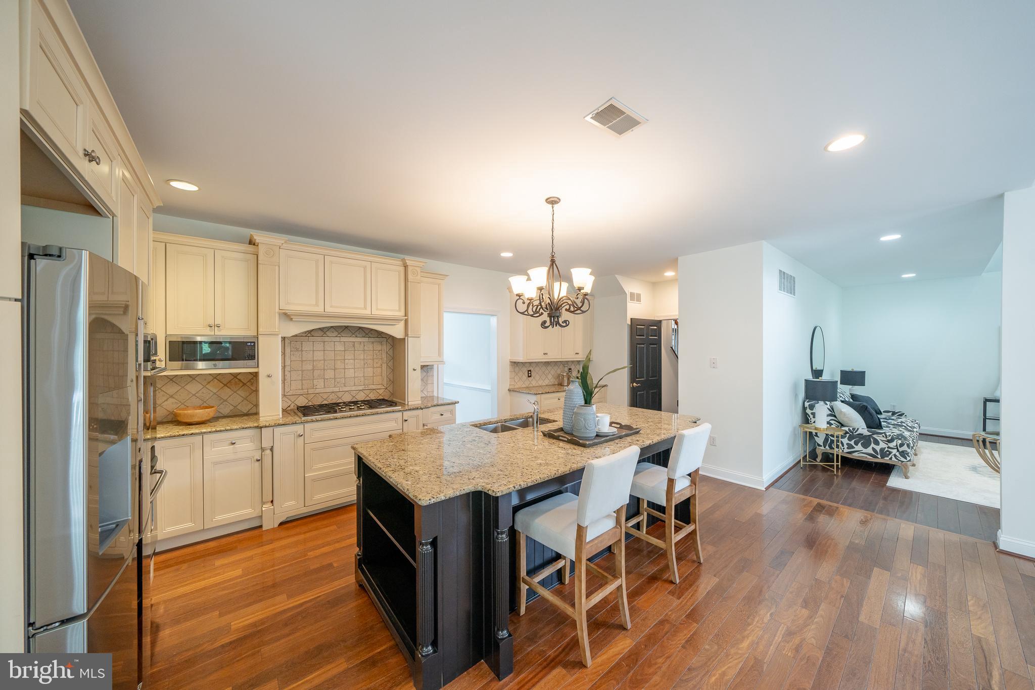 PONDVIEW - Residential