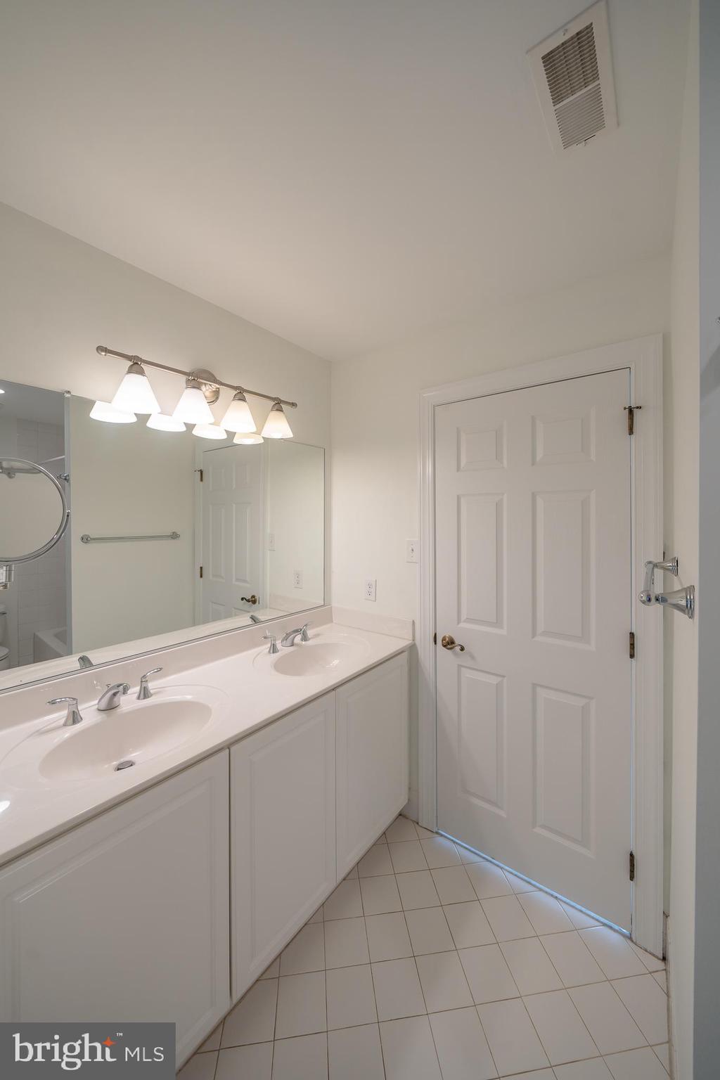 PONDVIEW - Residential