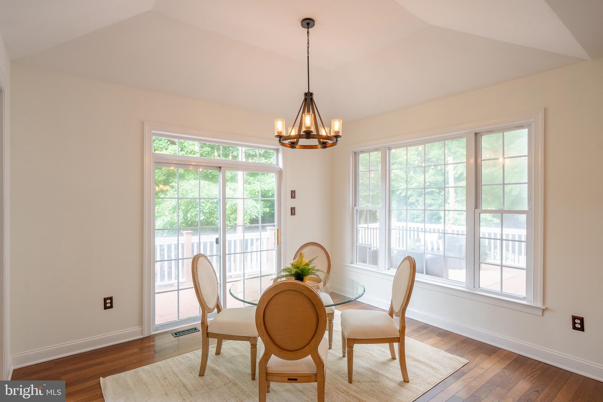 PONDVIEW - Residential