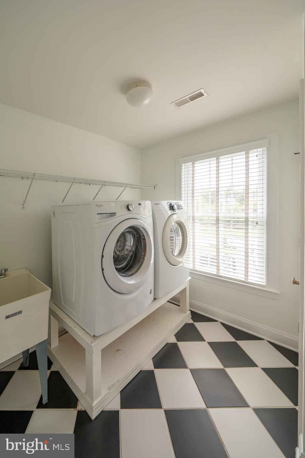 PONDVIEW - Residential