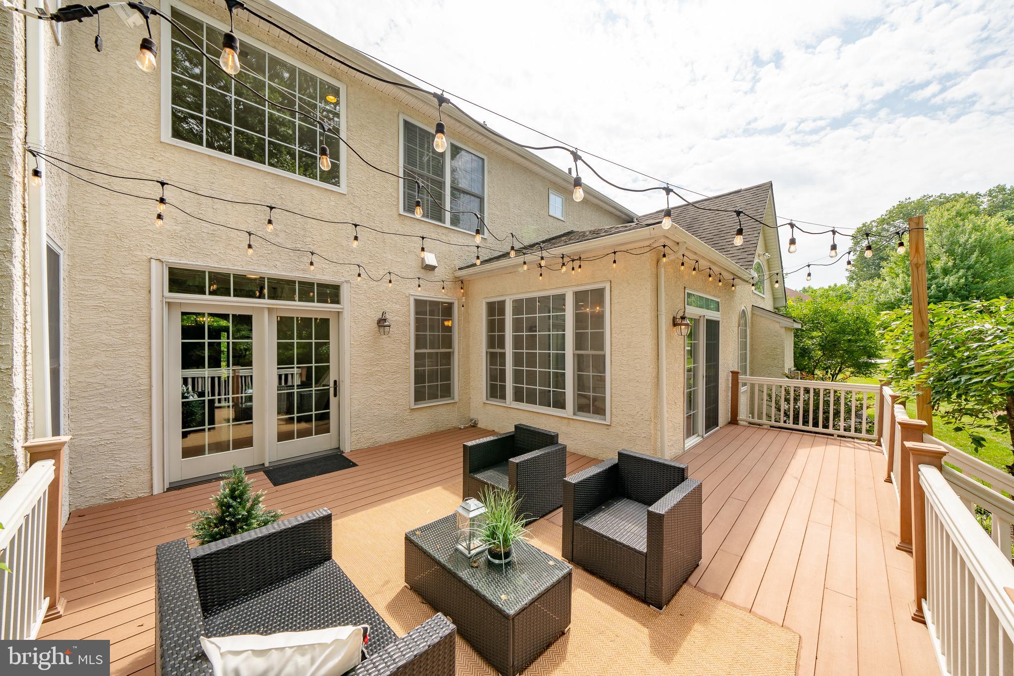 PONDVIEW - Residential