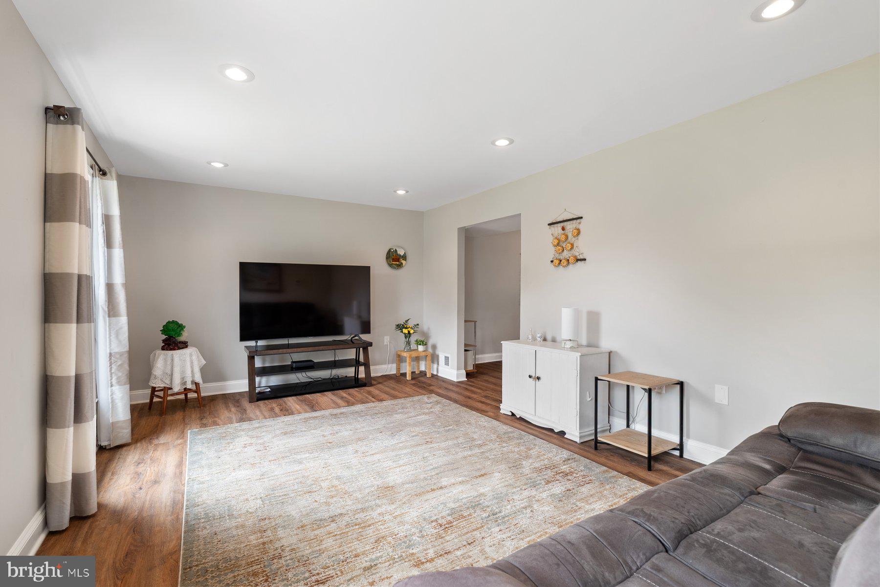 THE PROVINCES - Residential