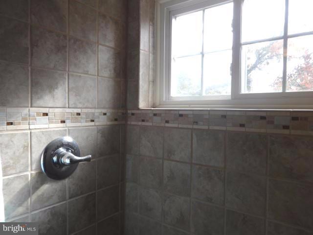 PARKWOOD - Residential Lease