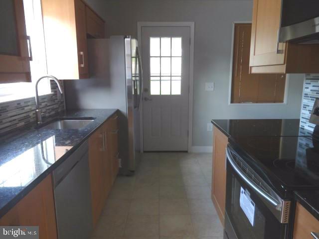 PARKWOOD - Residential Lease