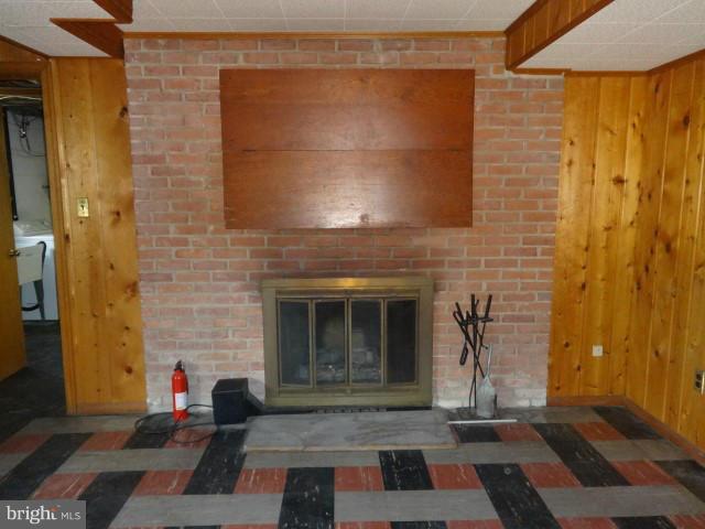 PARKWOOD - Residential Lease