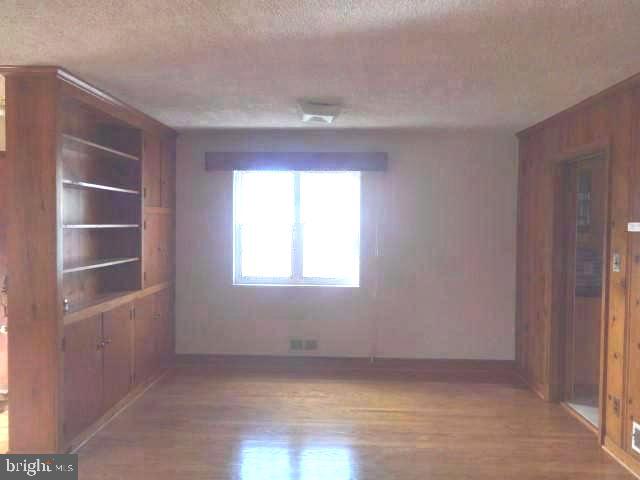 PARKWOOD - Residential Lease