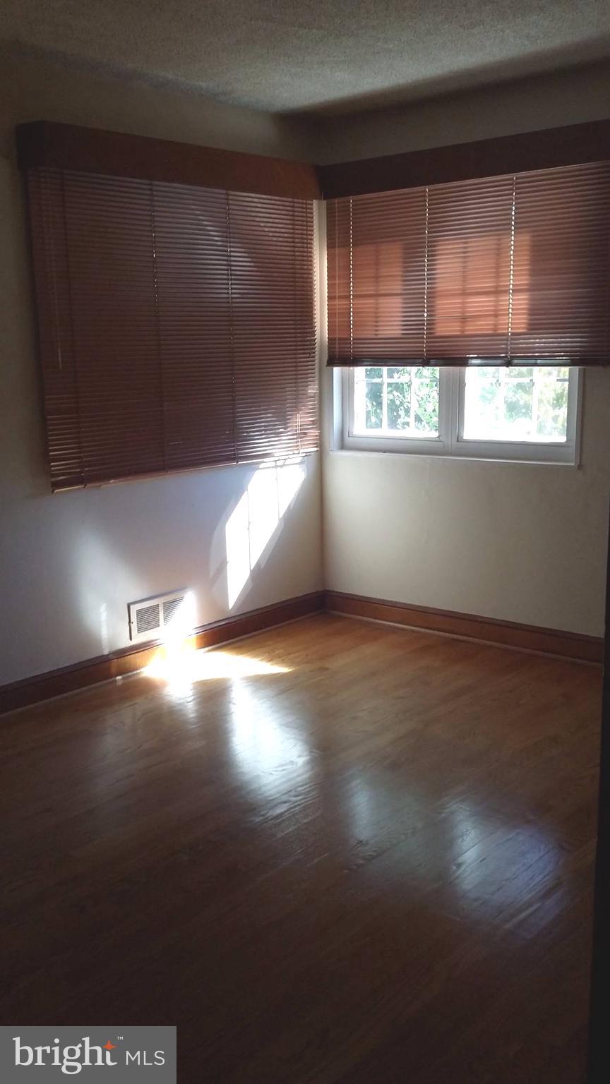 PARKWOOD - Residential Lease