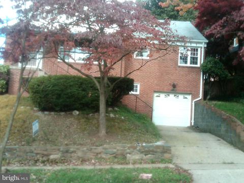 Photo of 4619 Edgefield Road, BETHESDA, MD 20814 (MLS # MDMC2208722)