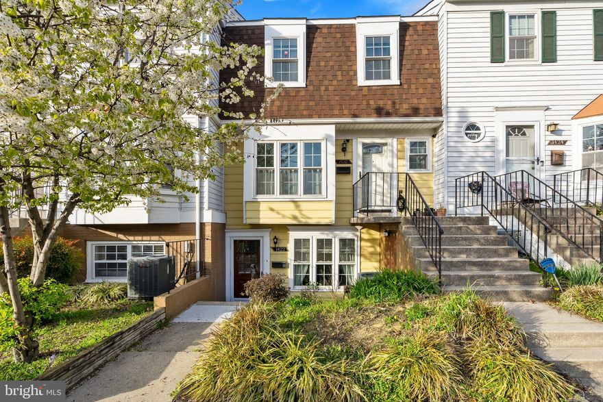 ***Minimum credit score of 700 and minimum household income of 3X the rent ***
 Bright, open and very clean, this centrally located lower-unit has easy access to excellent shopping, nightlife and major commuting thoroughfares. This unit has a nicely upgraded kitchen and bath, has hardwoods everywhere except bedrooms which makes it easy to keep clean and Crofton is an absolutely terrific place to live.  All adults on lease must apply separately.