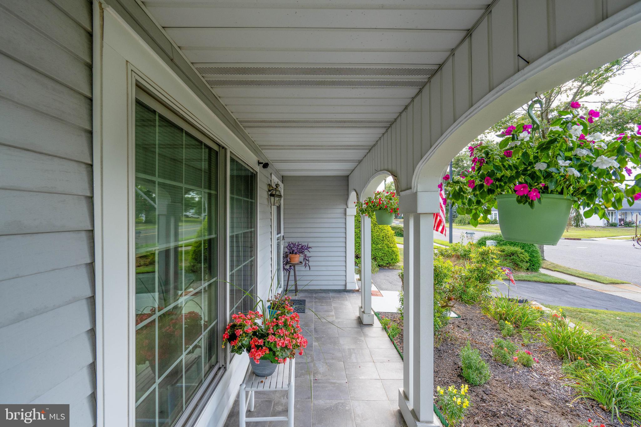 985 N WESTMINSTER DRIVE N