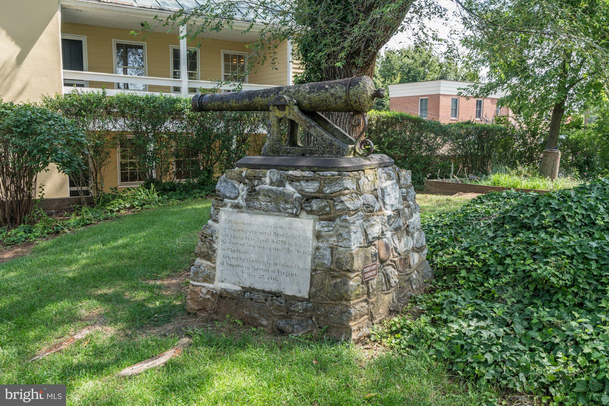 RAVEN OAKS - Residential